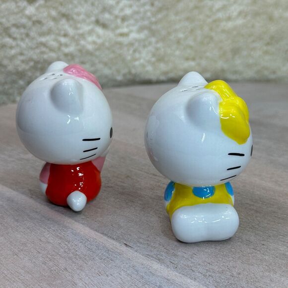 Hello Kitty Ceramic Salt and Pepper Shaker Set Yellow Pink White Sanrio New - Picture 7 of 16
